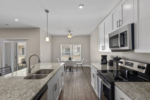 Standard Condo | Private kitchen | Fridge, microwave, oven, stovetop