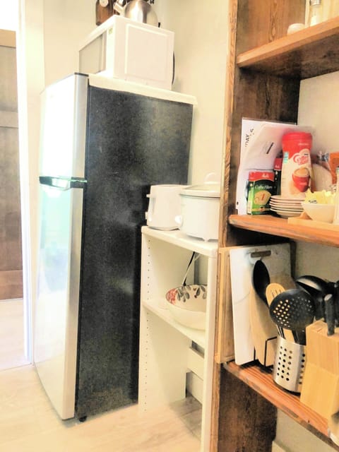Kitchenette 4.3 sqm: a fridge, a slow cooker, a bread-toaster, and utensils 
