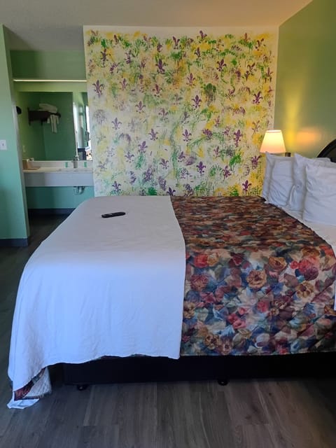 Basic Single Room | Iron/ironing board, free WiFi, bed sheets, alarm clocks