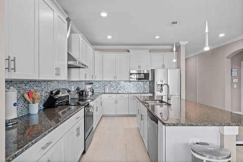 Fully-equipped kitchen