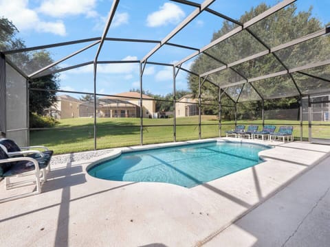 PRIVATE POOL (OPTIONAL HEATING)