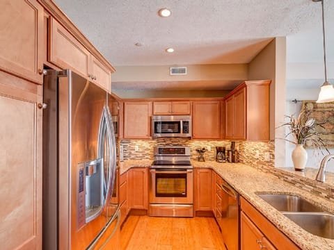 All stainless steel fully equipped kitchen

440-479-4531