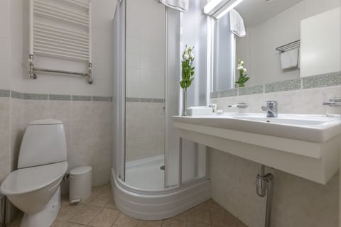 Standard Single Room | Bathroom shower