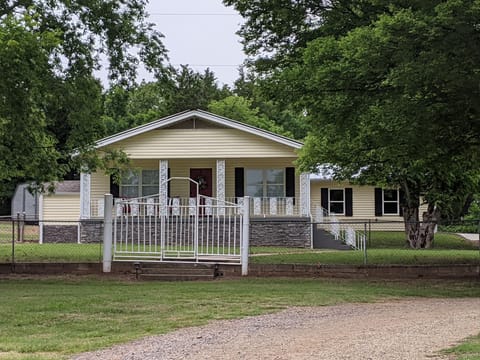 The Corner Cottage with Private Fishing Pond House in Arkansas
