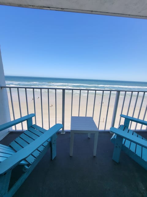 Standard Room, 1 King Bed, Kitchenette, Oceanfront | Terrace/patio