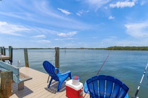 All the essentials are here—from beach chairs, cart, and towels to fishing poles and boat dock access—make your way to Turtle Beach hassle‑free!