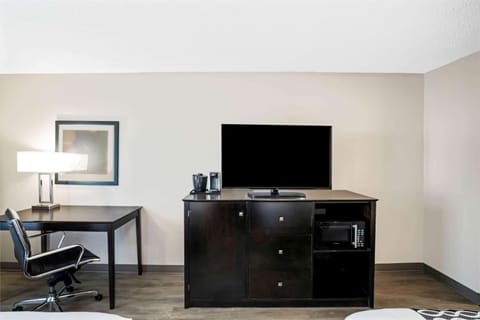 Premium bedding, desk, iron/ironing board, free cribs/infant beds