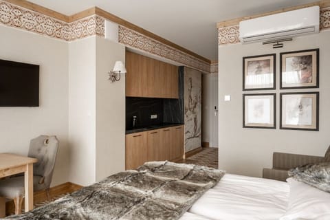 Studio | Laptop workspace, blackout drapes, cribs/infant beds, free WiFi