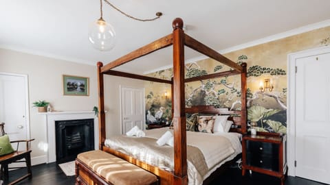 King size bed - Bedroom 1