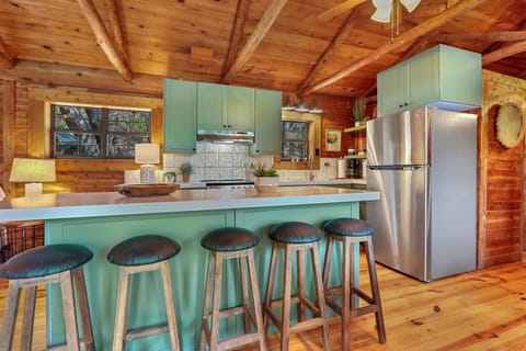 Seating along the breakfast bar