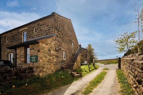 The Hayloft, Burley Woodhead - Host & Stay