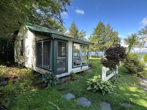Honeymoon Hall: Additional Private Bedroom and Deck with lake views