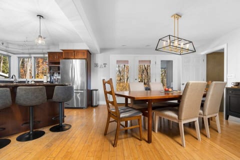 Dining for 6 (new chairs since this pic!)