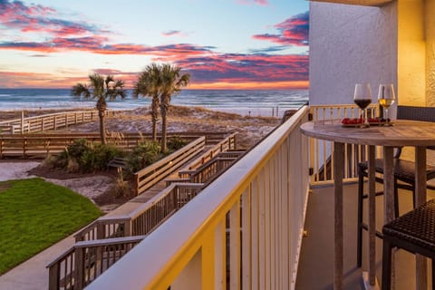PRIVATE STEPS TO BEACH | BEACHFRONT | Free Beach Service