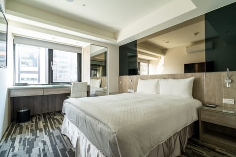 Standard Double Room | Premium bedding, down comforters, Select Comfort beds, desk