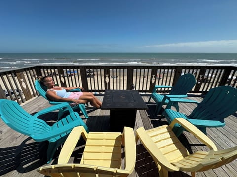 My wife chillin . Never wants to leave lol