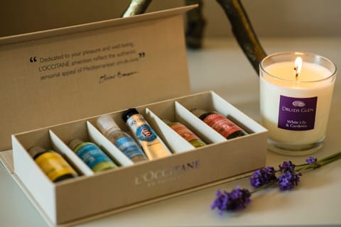 Bathroom amenities | Separate tub and shower, designer toiletries, hair dryer, bathrobes