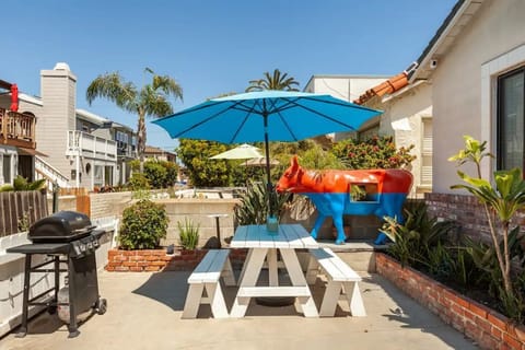 Spread out and enjoy the sunshine in our expansive  backyard. Perfect for a bbq