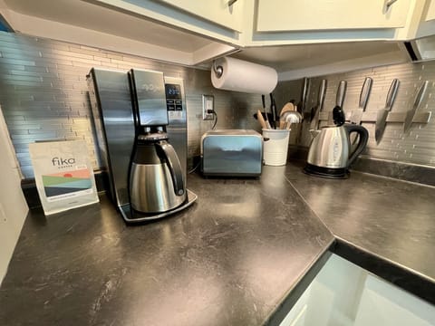 Kitchen amenities