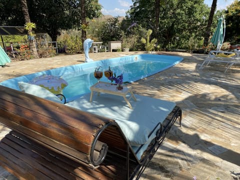 Basic Cottage | Living area | Flat-screen TV