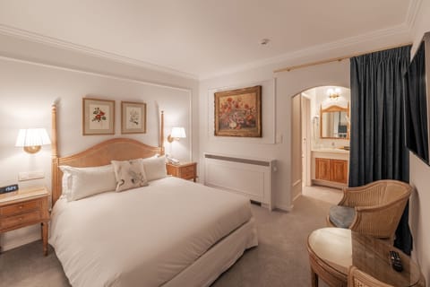Junior Suite (Duplex) | Premium bedding, minibar, in-room safe, desk