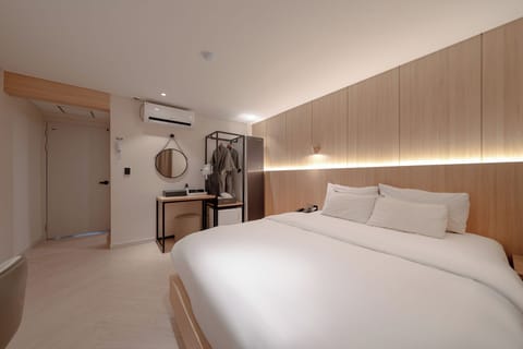 Standard Double Room | WiFi (free), individually decorated, individually furnished, bed sheets
