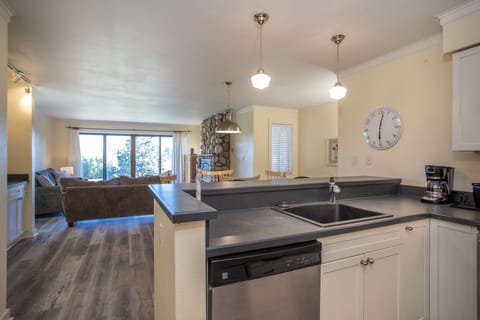 The views can be enjoyed throughout | Main Level