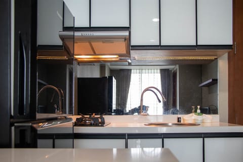 Apartment, 2 Bedrooms | Private kitchen | Fridge, cookware/dishes/utensils
