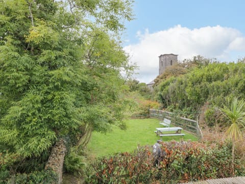 Cottage | Property grounds