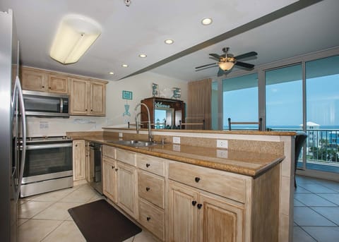 Condo, 2 Bedrooms, Balcony, Ocean View (505) | Private kitchen | Full-size fridge, microwave, oven, stovetop