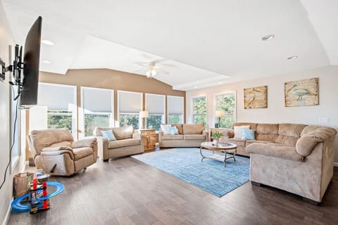 On the Rocks is a relatively new listing. So much space for your guests.