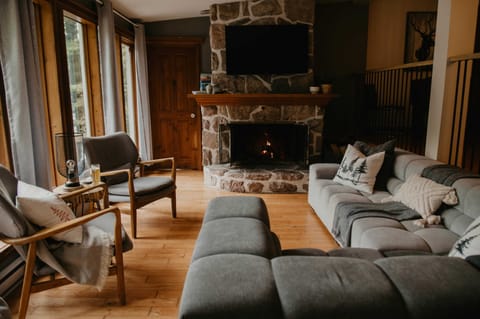 living room with fire place and tv 