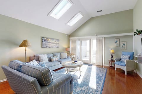 13102-Pelican-Watch-08162023_111149