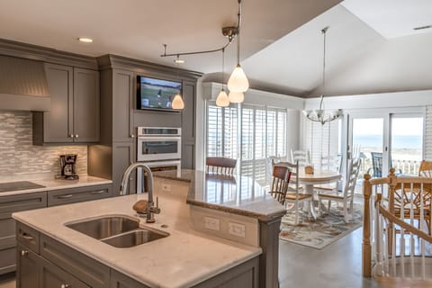 1ac1d1d1-20fc-47b0-bd6f-18f0c21a0a60