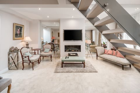 House, 4 Bedrooms, Terrace | Living area | 24-inch TV with cable channels