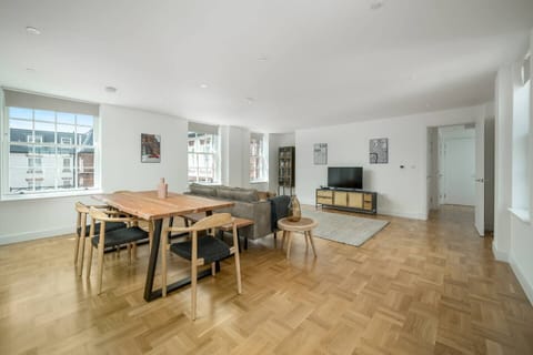 Apartment, 3 Bedrooms | Living area | 24-inch TV with cable channels