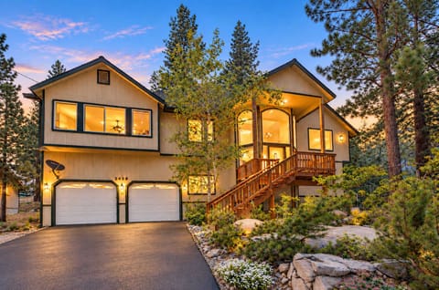 Quiet South Lake Tahoe setting surrounded by forest, with direct access to hiking and mountain biking trails. The lake is about 3.5 miles away, Heavenly Cal Lodge 3.7 miles, and casinos about 4.5 miles.