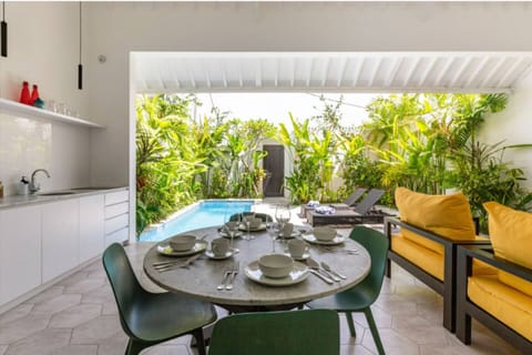 Comfort Villa | Private kitchen | Full-size fridge, microwave, stovetop, electric kettle