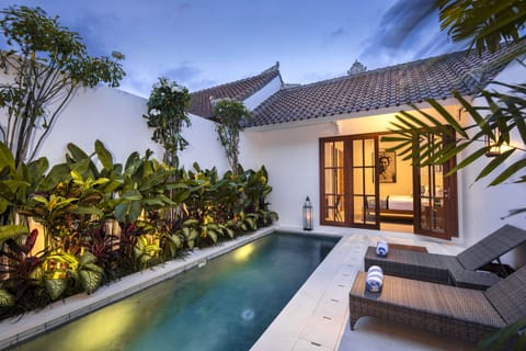 Outdoor pool, sun loungers