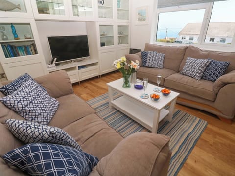 Cottage | Living area