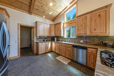 From coffee to red wine...we've got you covered! Just bring your food.