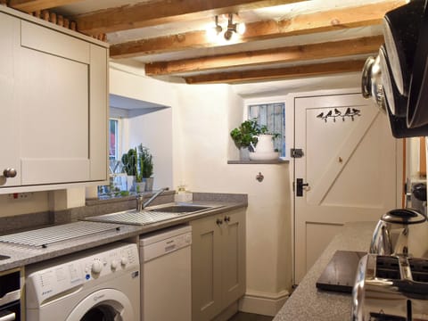 Kitchen | 4 Banc Llugwy - Banc Llugwy Cottages, Betws-y-Coed