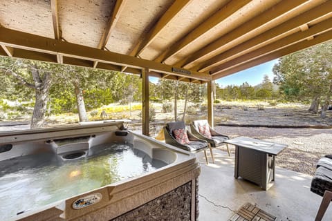 Strawberry Vacation Rental | 2BR | 1BA | 980 Sq Ft | Steps to Enter Front Entry