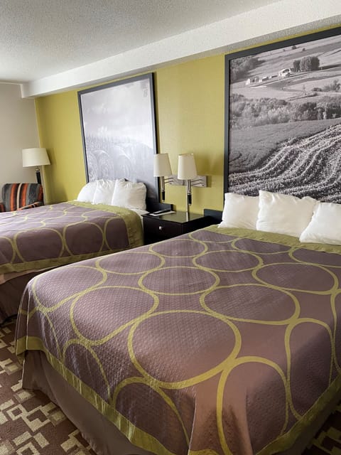 Basic Double Room, 2 Queen Beds, Non Smoking | Individually decorated, individually furnished, desk, laptop workspace