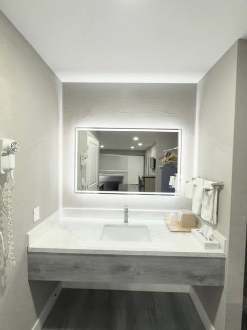 Free toiletries, towels