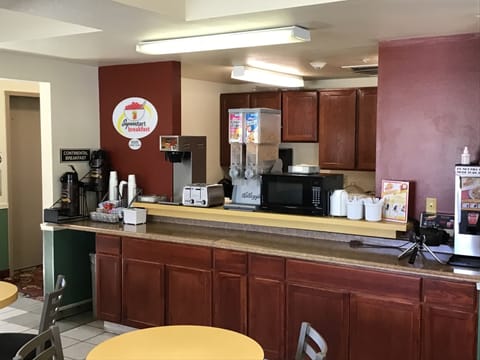 Free daily buffet breakfast