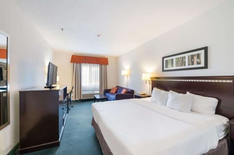 Room, 1 King Bed with Sofa bed, Non Smoking | Premium bedding, desk, laptop workspace, free WiFi