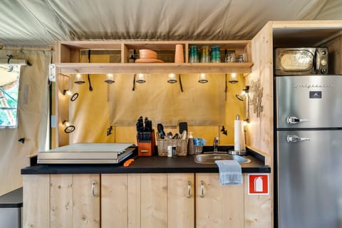 A small kitchenette providing all the things you need to cook a meal.