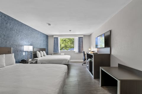 Double Room | In-room safe, desk, laptop workspace, iron/ironing board (on request)