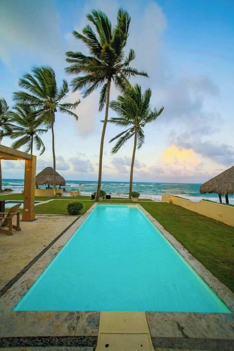 Pool/Villa Blanca 